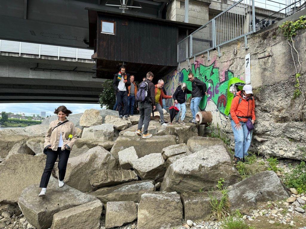 Critical Walking Rediscovered (selected&nbsp;contributions)