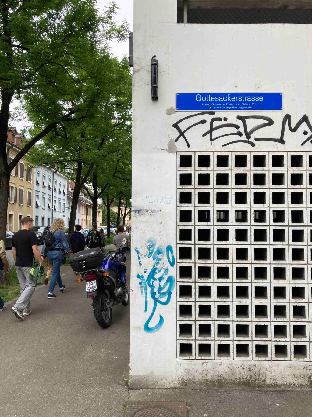 Auf ehemaligen Friedhöfen durch die&nbsp;Stadt